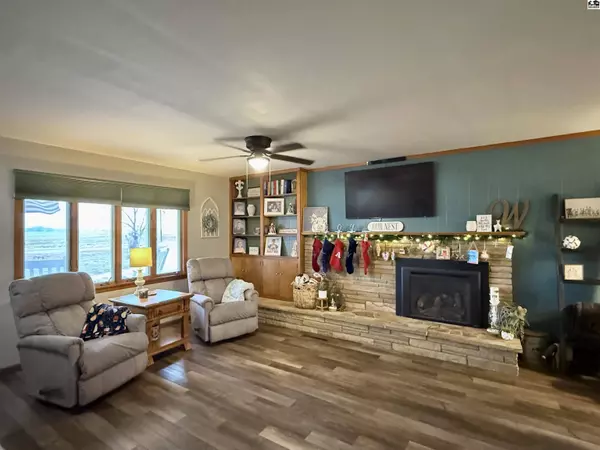 8409 N Sallee Rd, Hutchinson, KS 67502