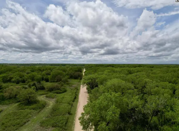 6103 E 69th Ave, Buhler, KS 67522