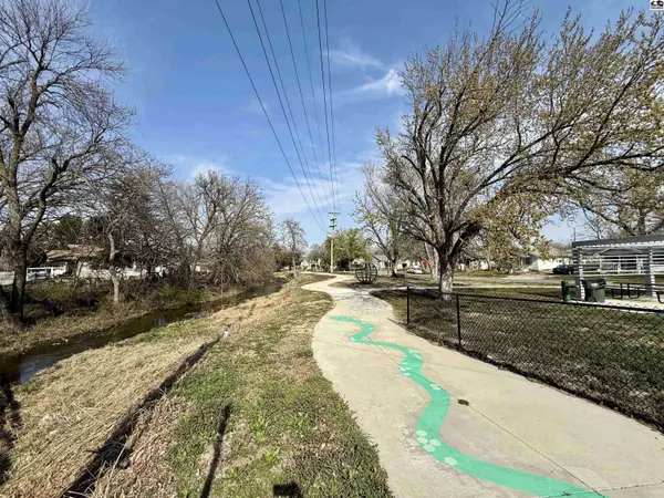 700 W 5th Ave, Hutchinson, KS 67501