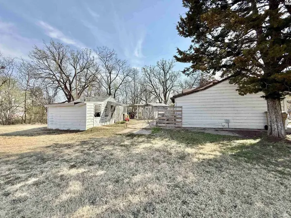 700 W 5th Ave, Hutchinson, KS 67501
