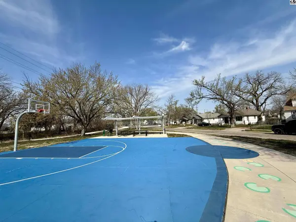 700 W 5th Ave, Hutchinson, KS 67501