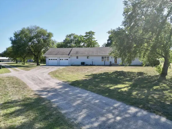 607 E 69th Ave, Hutchinson, KS 67502