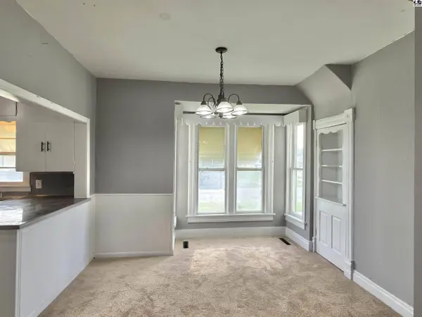 327 W 7th Ave, Hutchinson, KS 67501