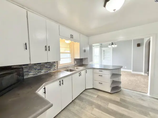327 W 7th Ave, Hutchinson, KS 67501