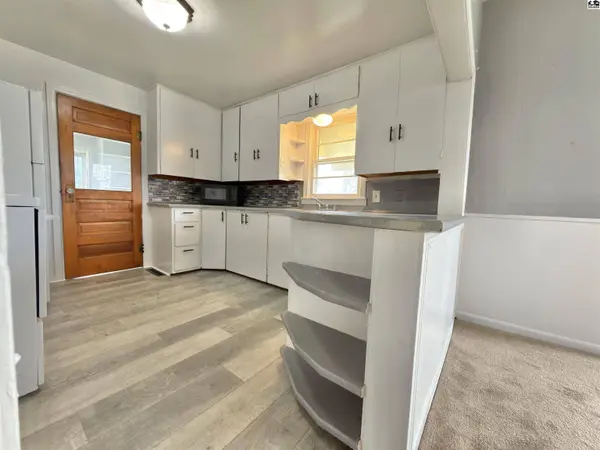 327 W 7th Ave, Hutchinson, KS 67501