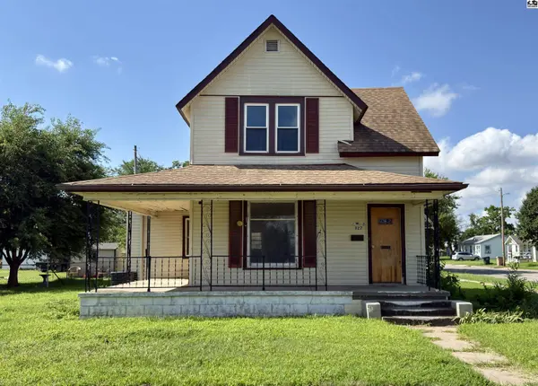327 W 7th Ave, Hutchinson, KS 67501