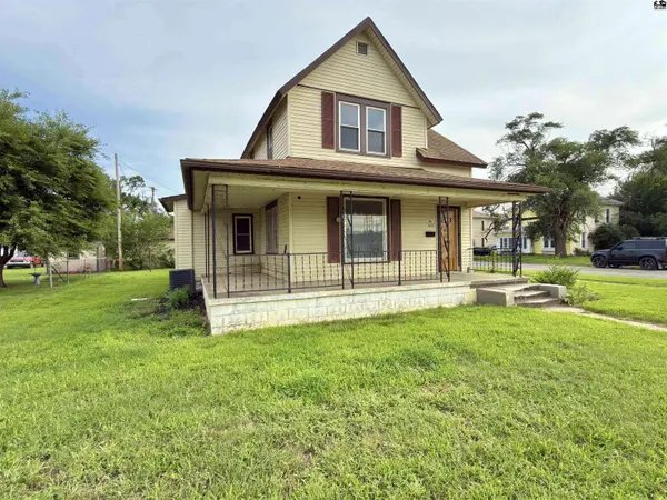 327 W 7th Ave, Hutchinson, KS 67501