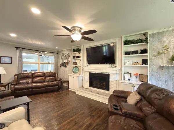 47 Tomahawk Rd, Hutchinson, KS 67502