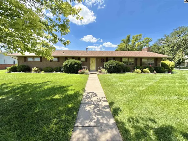 47 Tomahawk Rd, Hutchinson, KS 67502