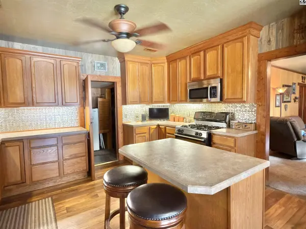 4803 N Pennington Rd, Hutchinson, KS 67502