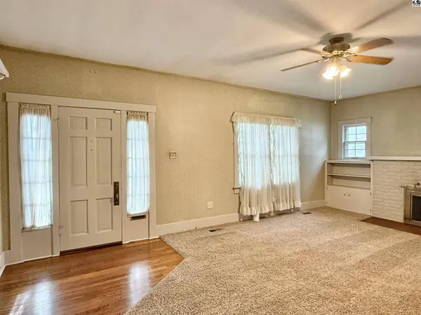 1313 N Walnut St, Hutchinson, KS 67501