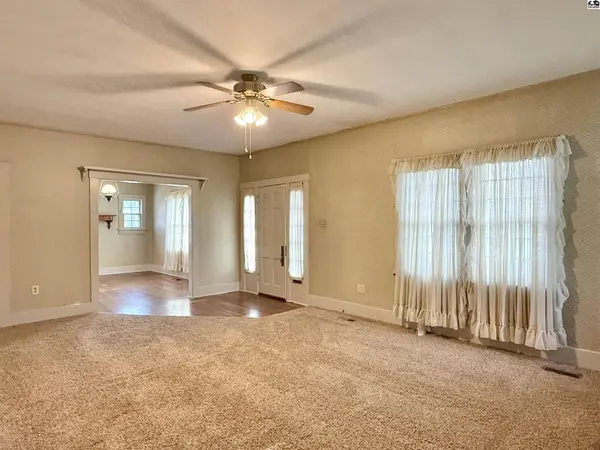 1313 N Walnut St, Hutchinson, KS 67501