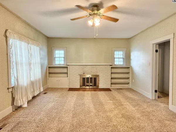 1313 N Walnut St, Hutchinson, KS 67501