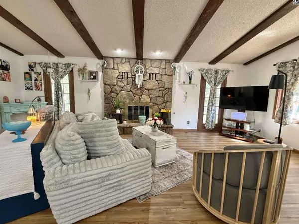 3912 Mission Dr, Hutchinson, KS 67502