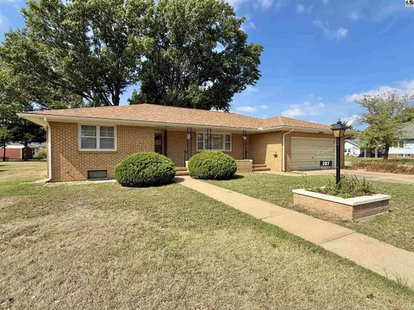 207 S Park Ave, Pretty Prairie, KS 67570
