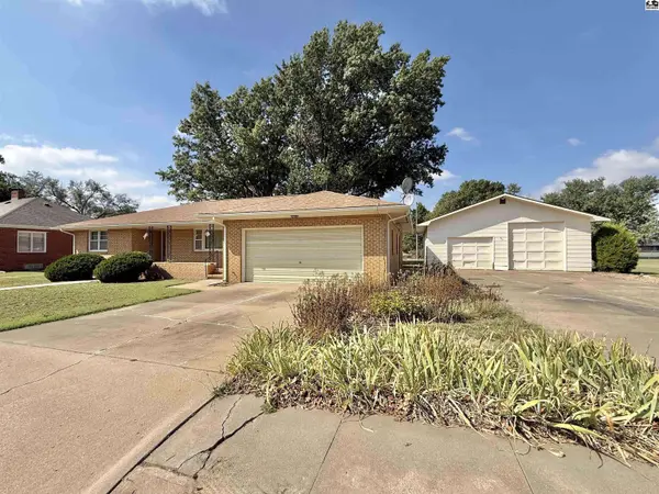 207 S Park Ave, Pretty Prairie, KS 67570