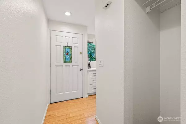 1218 101st PL NE, Bellevue, WA 98004