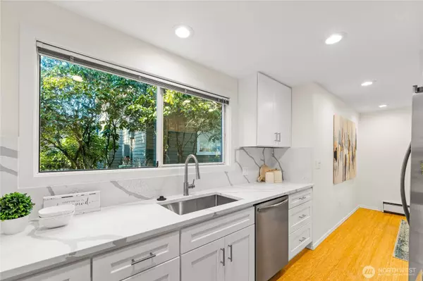 1218 101st PL NE, Bellevue, WA 98004