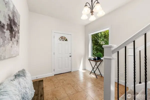 810 5th AVE NW, Issaquah, WA 98027