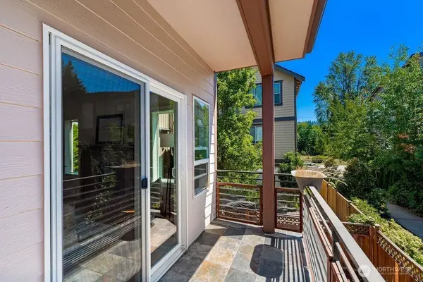 810 5th AVE NW, Issaquah, WA 98027