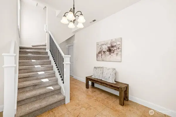 810 5th AVE NW, Issaquah, WA 98027