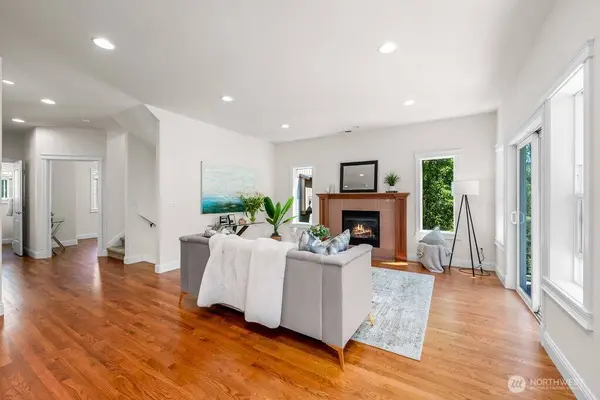 810 5th AVE NW, Issaquah, WA 98027