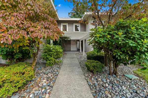 811 126th PL NE #A207, Bellevue, WA 98005