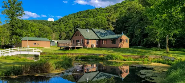 United Country Midwest Lifestyle Properties- La Crosse