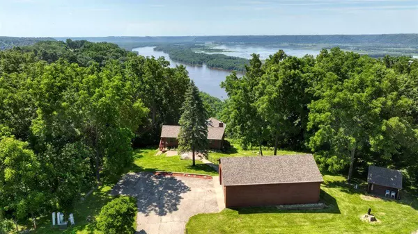 15 Scenic Point Dr, De Soto, WI 54624