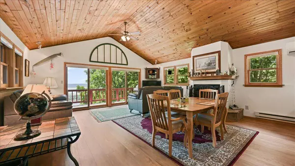 15 Scenic Point Dr, De Soto, WI 54624