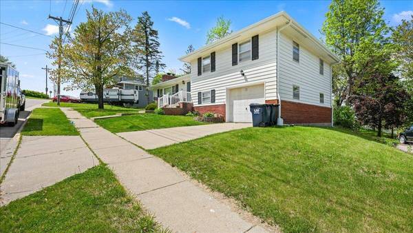 103 ELROY St, Elroy, WI 53929