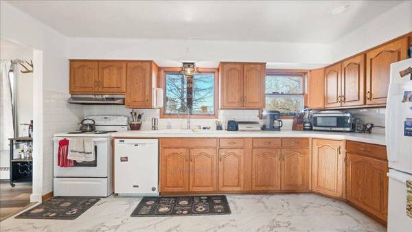 103 ELROY St, Elroy, WI 53929