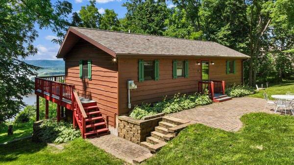 15 Scenic Point Dr, De Soto, WI 54624