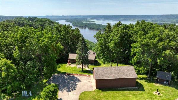 15 Scenic Point Dr, De Soto, WI 54624