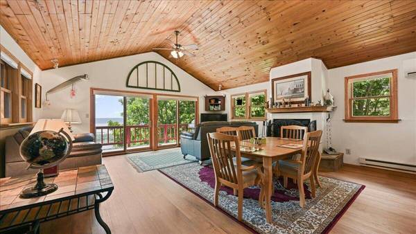 15 Scenic Point Dr, De Soto, WI 54624