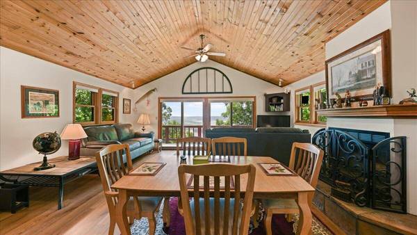 15 Scenic Point Dr, De Soto, WI 54624