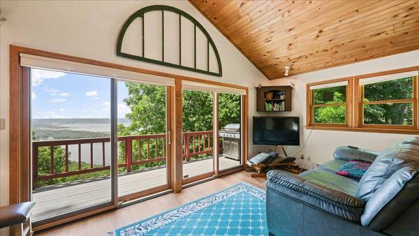 15 Scenic Point Dr, De Soto, WI 54624