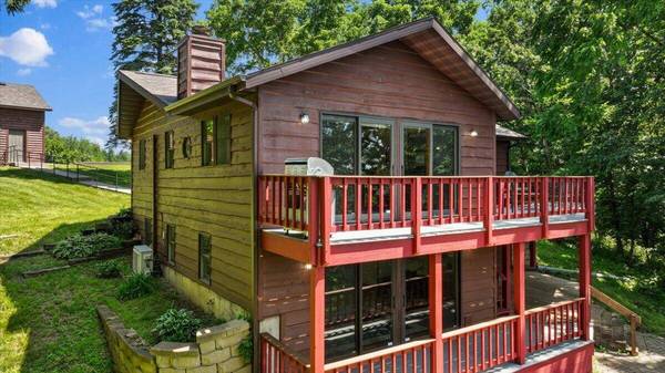 15 Scenic Point Dr, De Soto, WI 54624