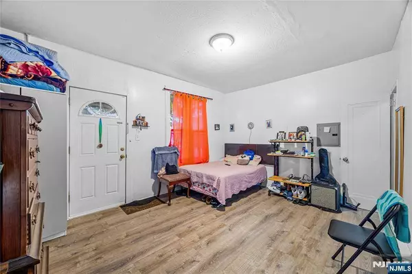 344-348 Henry ST, Orange, NJ 07050