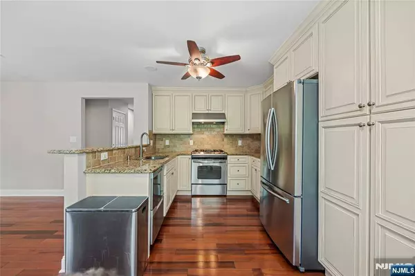 66 Greenbrook DR, Bloomfield, NJ 07003