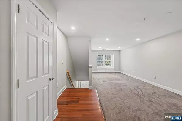 66 Greenbrook DR, Bloomfield, NJ 07003