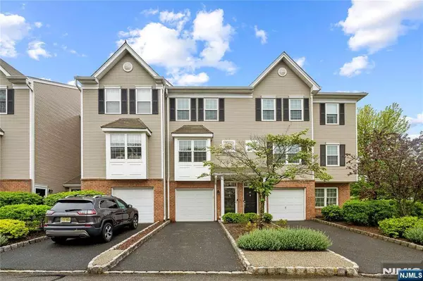 66 Greenbrook DR, Bloomfield, NJ 07003