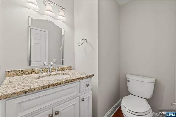 66 Greenbrook DR, Bloomfield, NJ 07003