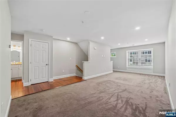 66 Greenbrook DR, Bloomfield, NJ 07003