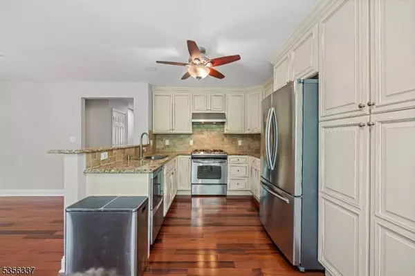 66 Greenbrook Dr, Bloomfield Twp., NJ 07003