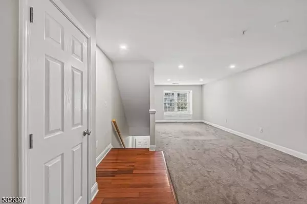 66 Greenbrook Dr, Bloomfield Twp., NJ 07003