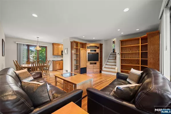 41 Hopper AVE, Westwood, NJ 07675