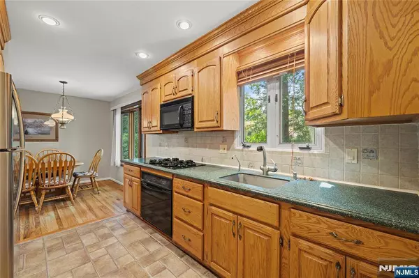 41 Hopper AVE, Westwood, NJ 07675