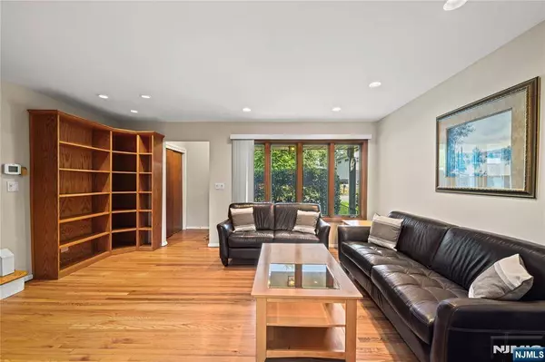 41 Hopper AVE, Westwood, NJ 07675