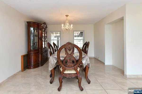 156 Linden AVE, Dumont, NJ 07628